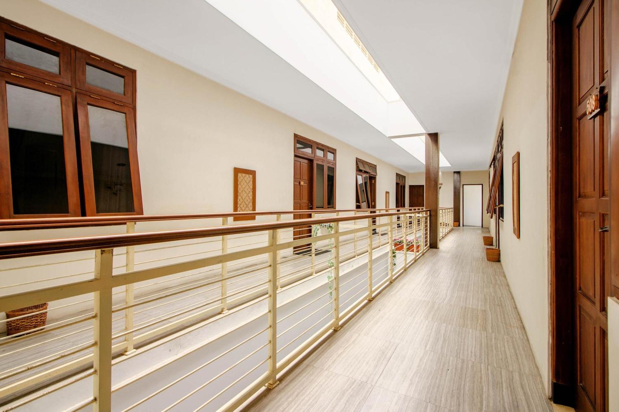 Super Oyo 250 De'Gadri Ndalem Hotel Jarakan ภายนอก รูปภาพ
