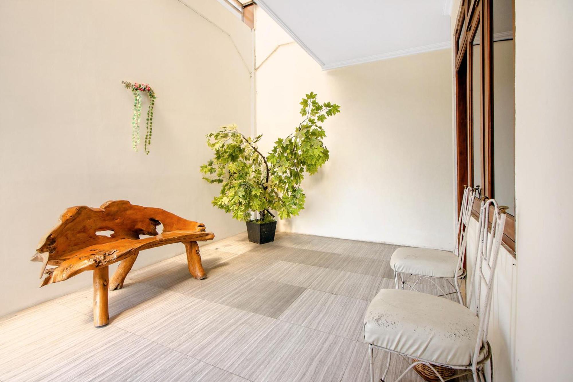 Super Oyo 250 De'Gadri Ndalem Hotel Jarakan ภายนอก รูปภาพ